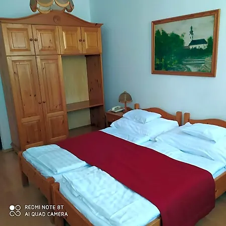 Couette-café Bacchus Panzio 3*